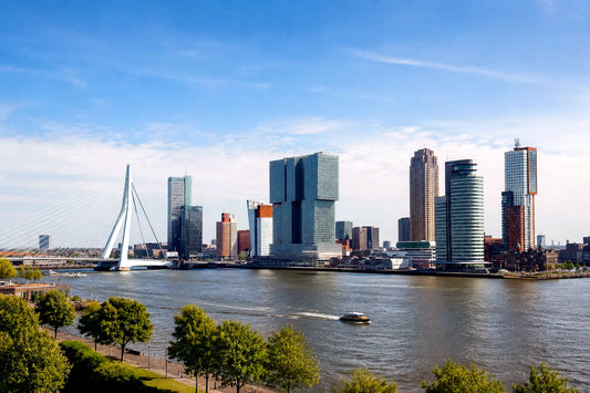 Strakke design bank herstoffeerd door specialist in Rotterdam